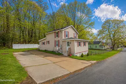 32 Lakeview St, Pittsfield, MA 01201 - Photo 3