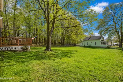 32 Lakeview St, Pittsfield, MA 01201 - Photo 11