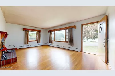16 Anthony St, Adams, MA 01220 - Photo 7