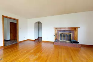 16 Anthony St, Adams, MA 01220 - Photo 9