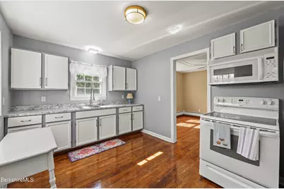 276 Pecks Rd, Pittsfield, MA 01201 - Photo 15