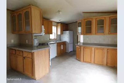 3 Lakewood Cir, Pittsfield, MA 01201 - Photo 7