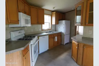 3 Lakewood Cir, Pittsfield, MA 01201 - Photo 5
