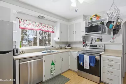 53 Edison Ave, Pittsfield, MA 01201 - Photo 15