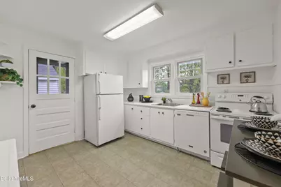 66 Wilson St, Pittsfield, MA 01201 - Photo 9