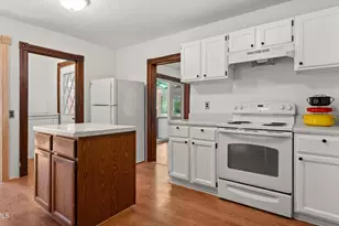 8 Mohegan St, Pittsfield, MA 01201 - Photo 9
