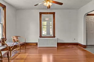 8 Mohegan St, Pittsfield, MA 01201 - Photo 5