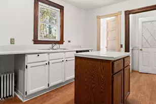 8 Mohegan St, Pittsfield, MA 01201 - Photo 11