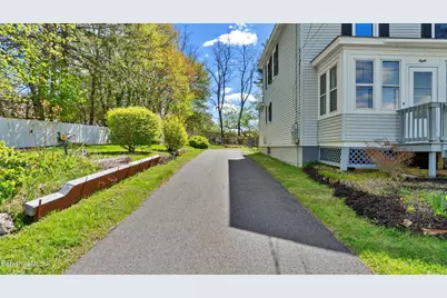 8 Mohegan St, Pittsfield, MA 01201 - Photo 3