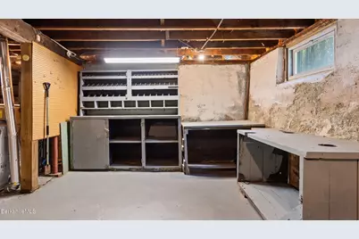 8 Mohegan St, Pittsfield, MA 01201 - Photo 27