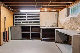 8 Mohegan St, Pittsfield, MA 01201 - Photo 27
