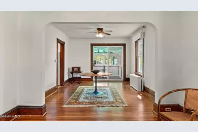 8 Mohegan St, Pittsfield, MA 01201 - Photo 7