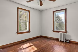 8 Mohegan St, Pittsfield, MA 01201 - Photo 15