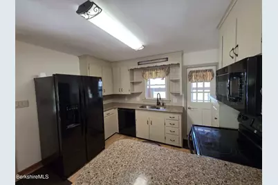 659 Pecks Rd, Pittsfield, MA 01201 - Photo 7