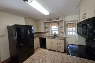 659 Pecks Rd, Pittsfield, MA 01201 - Photo 7
