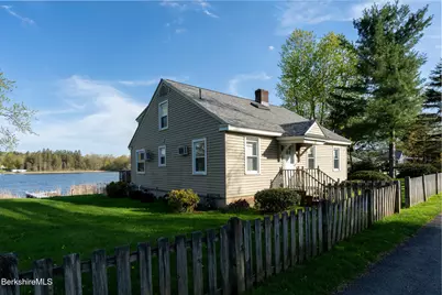 15 Sunrise St, Lanesborough, MA 01237 - Photo 33