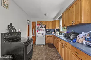77 Imperial Ave, Pittsfield, MA 01201 - Photo 9