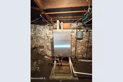 62 Walker St, North Adams, MA 01247 - Photo 23