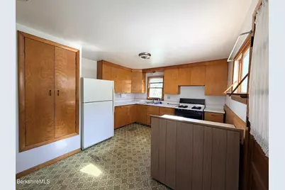 62 Walker St, North Adams, MA 01247 - Photo 3