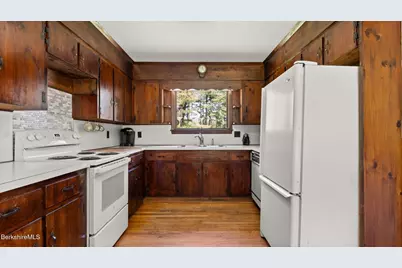 200 Hubbard St, Lenox, MA 01240 - Photo 21