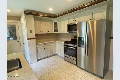 38 Hollister St, Pittsfield, MA 01201 - Photo 11
