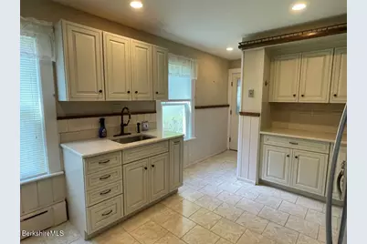 38 Hollister St, Pittsfield, MA 01201 - Photo 9