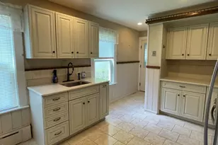 38 Hollister St, Pittsfield, MA 01201 - Photo 9