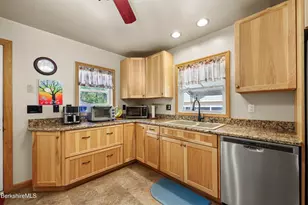 13 Simon Ave, Adams, MA 01220 - Photo 9