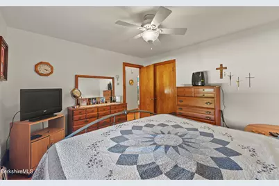 24 Temple St, Adams, MA 01220 - Photo 15