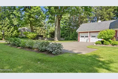 47 Warwick St, Pittsfield, MA 01201 - Photo 3