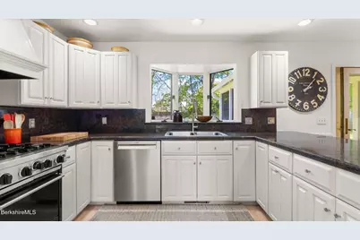 47 Warwick St, Pittsfield, MA 01201 - Photo 15