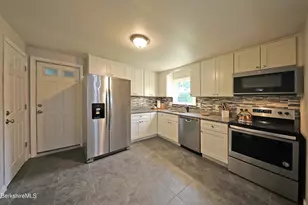 870 East St, Lenox, MA 01240 - Photo 7