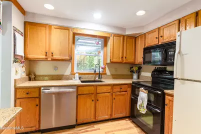 818 Partridge Rd, Lanesborough, MA 01237 - Photo 19