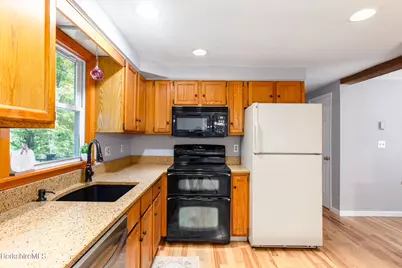 818 Partridge Rd, Lanesborough, MA 01237 - Photo 23
