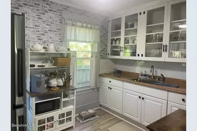 340 Elm St, Pittsfield, MA 01201 - Photo 3