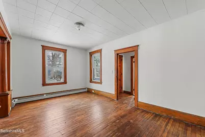 34 Daniels Ave, Pittsfield, MA 01201 - Photo 5