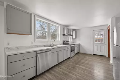 34 Daniels Ave, Pittsfield, MA 01201 - Photo 11