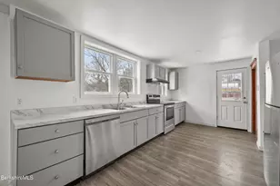 34 Daniels Ave, Pittsfield, MA 01201 - Photo 11