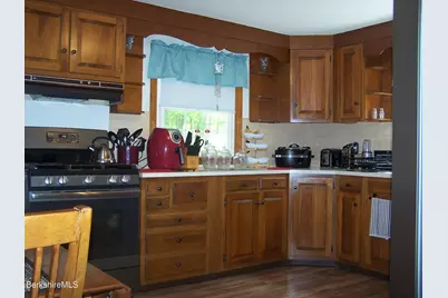 124 Walker St, North Adams, MA 01247 - Photo 17