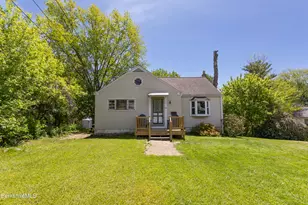54 Charles St, Williamstown, MA 01267 - Photo 3