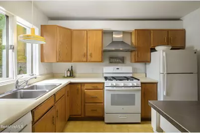 17 Holly Ln, Williamstown, MA 01267 - Photo 9