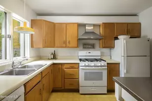 17 Holly Ln, Williamstown, MA 01267 - Photo 9