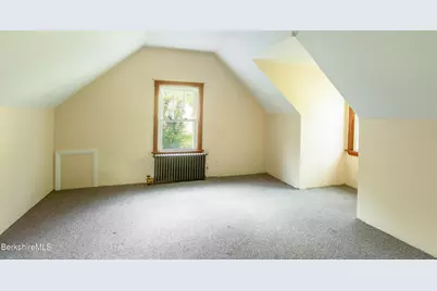 347 Maple St, Hinsdale, MA 01235 - Photo 15