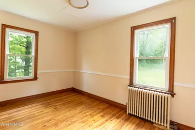 347 Maple St, Hinsdale, MA 01235 - Photo 9