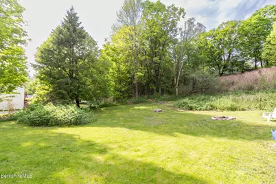 347 Maple St, Hinsdale, MA 01235 - Photo 23