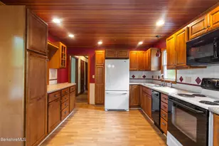 347 Maple St, Hinsdale, MA 01235 - Photo 3