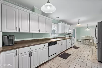 130 Franklin St, North Adams, MA 01247 - Photo 15