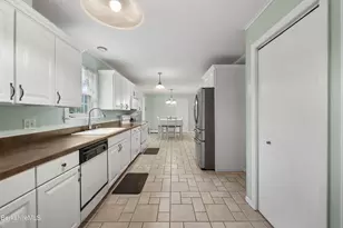 130 Franklin St, North Adams, MA 01247 - Photo 17