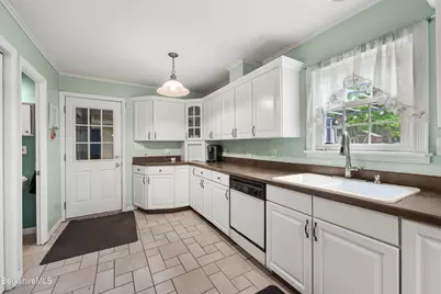130 Franklin St, North Adams, MA 01247 - Photo 19