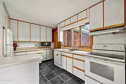 196 Phelps Ave, North Adams, MA 01247 - Photo 5